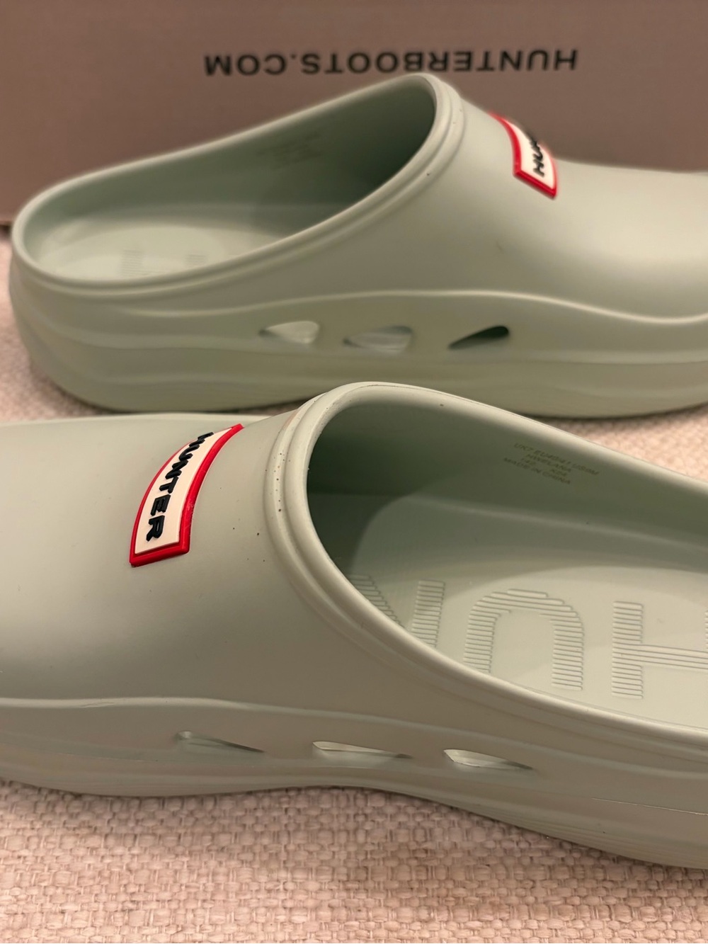 Hunter Slip-On Elana Clogs in light green with Red Logo/new without tags/sz 9 - Picture 6 of 14